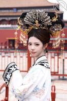 绿帽儿子贡献骚逼妹妹 榨精脸大臭脚求野爹羞辱合照2