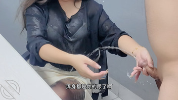 【真实乱伦】和舅妈的尿办公室高潮互喷尿 舅妈教男性前列腺高潮喷尿手法1