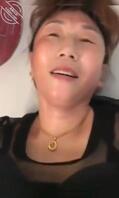 和阴毛稀疏的熟女舅妈偷情，后来索性给她全剃了1