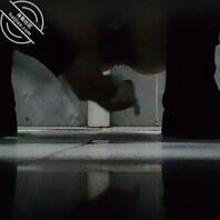 偷拍厕所同事少妇女厕尿尿2