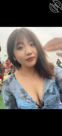 巨乳骚逼小少妇，奶子又大又圆，逼毛也茂密