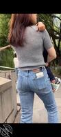 尾随偷拍两位带小孩的人妻宝妈，海友们喜欢哪个？评论出来聊聊想咋玩0