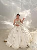 偷拍试婚纱的小骚货2