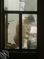 原创，近期偷拍对楼，两口子还是不拉窗帘