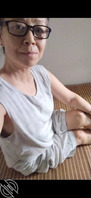 西安57岁老骚货，跟女儿住一起；天天看片自慰水很多