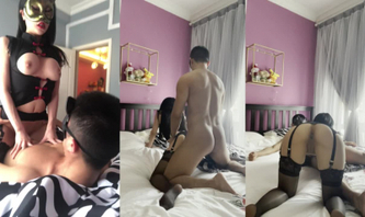 迷人御姐身着火红情趣内衣，尽显诱人曲线，那纤细腰肢与黄金比例