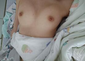 睡不着，乳头痒痒的 来个哥哥给我舔一舔就好了。