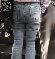 少妇姐姐性感紧身牛仔裤