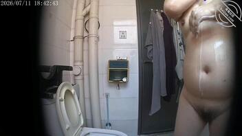 偷拍骚妈洗澡2