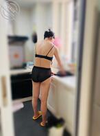 长腿肥臀人妻，光着身子给你们做饭！0