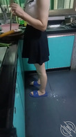 勾搭在厨房忙碌的嫂子啪啪，卧室直接强硬扒光，揉奶玩逼大鸡巴插进去1