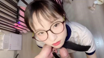眼镜清纯小母狗，请主人尽情内射我，想给你生小狗狗！摇尾乞怜极品白嫩奶