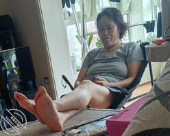 绿母儿子偷拍老母猪骚脚2
