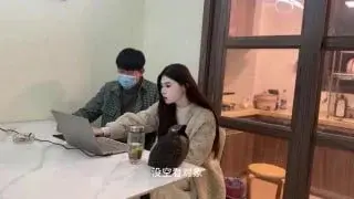 小哥冒充富二代诱奸美女家教 唇枪舌战只为了金钱甘愿沦为金主爸爸的肉便器 