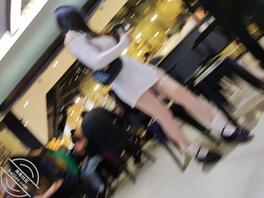 偷拍包臀短裙妹子，这腿真不错2