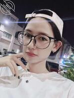 完成任务，全身只穿一件T恤，漏出自慰，不是周末，人比较少，自慰时奶头硬了1
