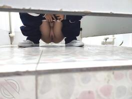 转载厕拍 无毛小学妹2