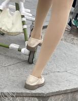随手偷拍精致少妇丝袜白腿