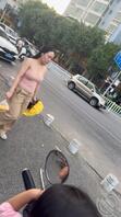 做人不能太攀比，我有少妇的性感照你有吗？哪张图出错了？