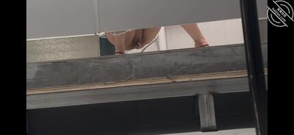 厕拍无毛骚货高跟，评论过100发视频1