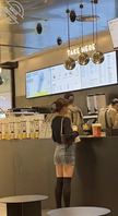 【偷拍】女大学生穿衣服真是少，一到夏天就骚，最后一张也太敢了