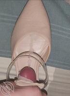 喜欢打胶 射屏 可以把你们女人的脚发出来 可合照 射屏看感觉0