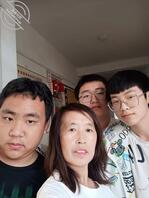 偷看骚逼丈母娘洗澡2