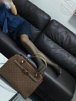[原创21]中暑躺赢！本来只想装惨求上床睡，没想到意外可以与妈妈同床