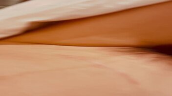 恼阿姨生气 哄不好 不让亲不让操 明明下面那么多水 只能过手瘾 怎么办