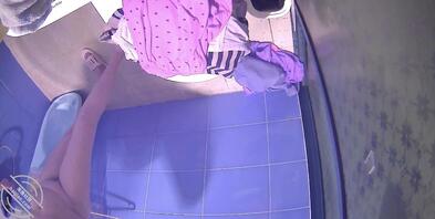 又进一步，能偷拍到丈母娘洗澡了，视频审核未通过2