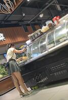 超市里抄底性感超短裙高跟少妇