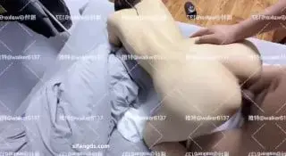 19学妹，冷白皮，真是白得发亮，完美露脸，主动掰开双腿求插