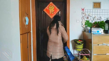 休了一天年假,早起主动洗衣陪老妈一起去买菜,老妈终于和我说话并且对我笑了0