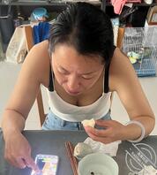 绿母儿子偷拍反差熟女人妻骚妈崔凌云1