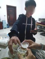 8 我妈的第一次给了我爸，我的第一次给了我妈，我妈一个劲催我快点0