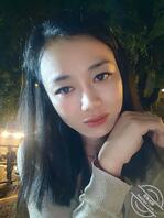 骚货人妻刚离婚 一根满足不了 需要多人 ！有认识的吗？0