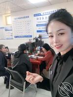 骚货人妻刚离婚 一根满足不了 需要多人 ！有认识的吗？1