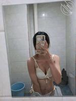 宿舍好无聊，想看我还是我舍友？