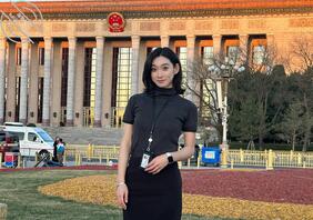 我得女警察表姐，女警也是再朋友圈漏奶子沟的，90年的