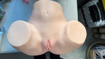 异地女友定制了屁股倒模，这是担心我出去嫖？？0