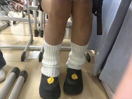 偷拍后桌的堆堆袜骚逼同学