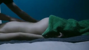 猥琐男技师上门服务少妇被无情内射