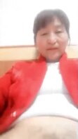 农村丈母娘发来扣逼视频逼毛稀疏，一扣都是水