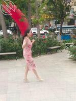 街拍俩熟女1
