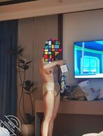 偷拍骚老婆，旅游在外住宿有娃不让艹，说忍一忍等回家再艹0