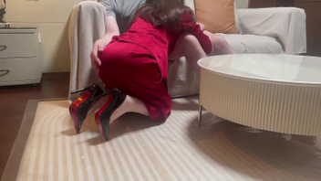 [原创]红衣制服OL少妇上班期间出来侍奉大肉棒