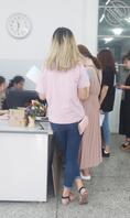 大学校园偷拍蓝色紧身牛仔裤极品身材女大学生，有拍脸哦2