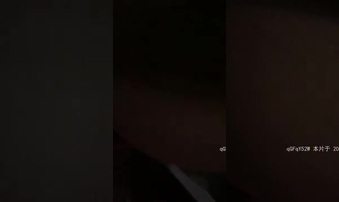 深夜寻求刺激，与翘臀少妇楼道啪啪