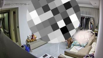 大姨姐在摄像头前换内裤