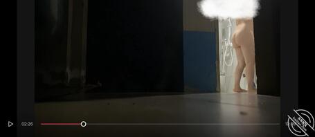 (小王日记)25:小王成功偷拍妈妈洗澡1